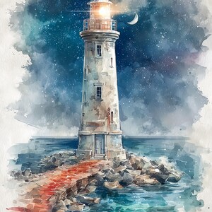 Puede incluir: Una ilustraci&oacute;n en acuarela de un faro de piedra alto y desgastado sobre un muelle rocoso que se extiende hacia el mar. El faro cuenta con una linterna brillante en la parte superior, una puerta central y ventanas peque&ntilde;as bajo un cielo nocturno.