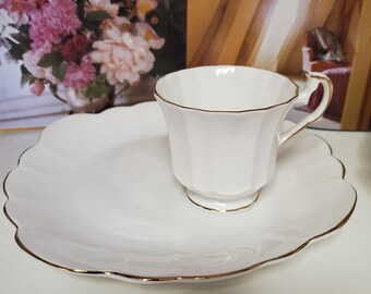 6 Beautiful Elizabethan Luncheon Set, Bone China, Made in England, Gold Trim, Elegant Tea Party, Victorian style tea time