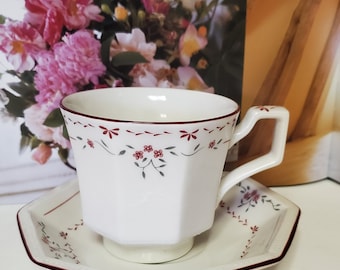 5 Beautiful Vintage Johnson Brothers cups with Saucers, 5 Bread Butter Plate, 1 Creamer, Madison Heritage Octagonal, Made in England