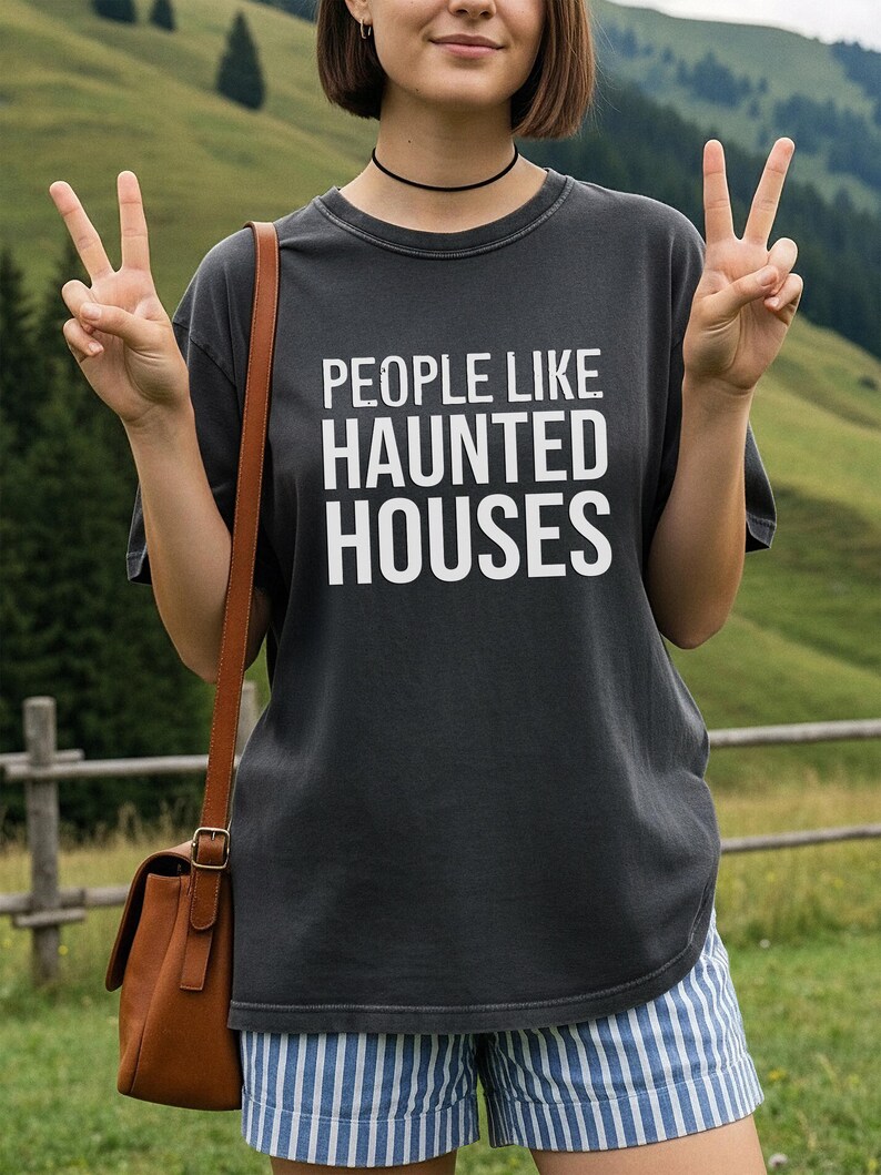 T-shirt « Les gens aiment les maisons hantées » | T-shirt Maisons hantées, T-shirt à texte effrayant image 3