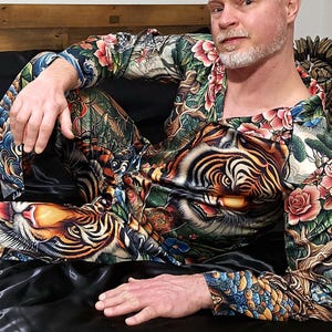 Pigiama da uomo in raso con stampa tigre e stampa hawaiana, con bottoni, da regalo, abbigliamento da uomo, da casa, pigiama di lusso, abbigliamento da notte, per la festa del papà, floreale, rockabilly