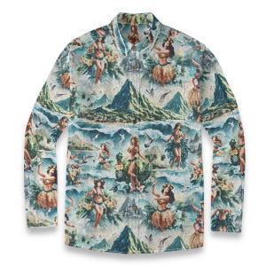 Op de afbeelding: Een lang mouw overhemd met knopen en een tropische print met vrouwen in hula-rokken, palmbomen en bergen. Het overhemd is lichtblauw met een witte achtergrond.