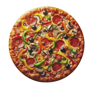 Può includere: Una pizza rotonda con una crosta spessa condita con pepperoni, funghi, peperoni verdi, olive nere e fiocchi di peperoncino rosso.