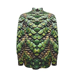 Peut inclure: Une chemise à manches longues avec un motif répété qui imite les écailles d'un reptile. Le design utilise des nuances de vert, de marron et de beige, créant un effet texturé en trois dimensions. La chemise a un col classique et des poignets boutonnés.