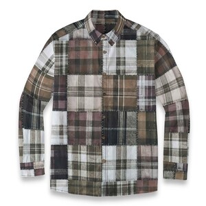 Peut inclure: Une chemise à manches longues avec un motif patchwork et un col boutonné. La chemise est composée de différents motifs à carreaux dans les tons de marron, vert et blanc. La chemise a une coupe classique et convient aux tenues décontractées.