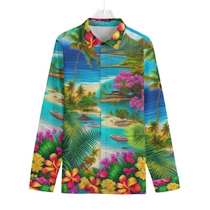 Puede incluir: Una camisa de manga larga con botones y estampado tropical con palmeras, flores y una escena de playa. La camisa tiene un fondo azul con detalles en verde, rosa y amarillo.