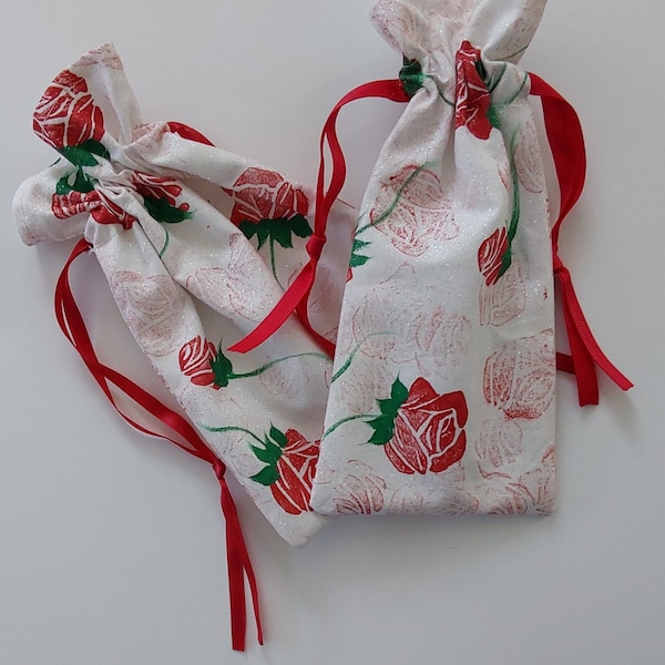 Drawstring Fabric Gift Bag, Handmade and Hand Stamped Gift Bags, Small  Rosebuds and Hearts Bags, on Recycled Cotton, Reusable Gift Bag