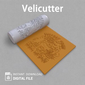 Puede incluir: Un rodillo cilíndrico blanco con un patrón de Halloween grabado que muestra gatos, calabazas y telarañas, junto a una lámina cuadrada naranja con el diseño en relieve. Aparece el texto Velicutter, STL e INSTANT DOWNLOAD DIGITAL FILE.