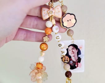 Handgefertigter K-Pop-Idol-Schlüsselanhänger aus Perlen | Taschenanhänger aus Glas- und Metallperlen