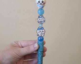 Kawaii-Kugelschreiber mit blauer Katzenfreundin | Acryl-Anhänger & Strass-Glitzergriff