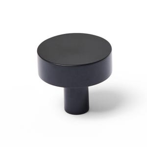 Matte Black Round Cabinet Knob – Modern Minimalist Drawer Pull Handle