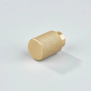 Vance Knurled Brass Cylinder Knob – Gold