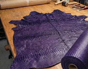 Piel de pitón morada repujada, piel auténtica con estampado de serpiente para bolsos, carteras y manualidades.