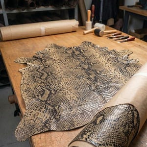 Natürliche Python geprägte Lederhaut, echte Schlangenmuster-Lederhaut für Taschen, Brieftaschen und Kunsthandwerk