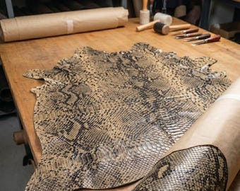 Piel de pitón natural repujada, auténtica piel con estampado de serpiente para bolsos, carteras y artesanías.