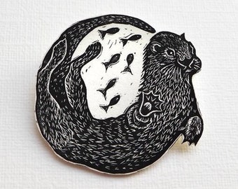 Otter Brooch, otter pin badge, swimming otter badge, handmade in the UK