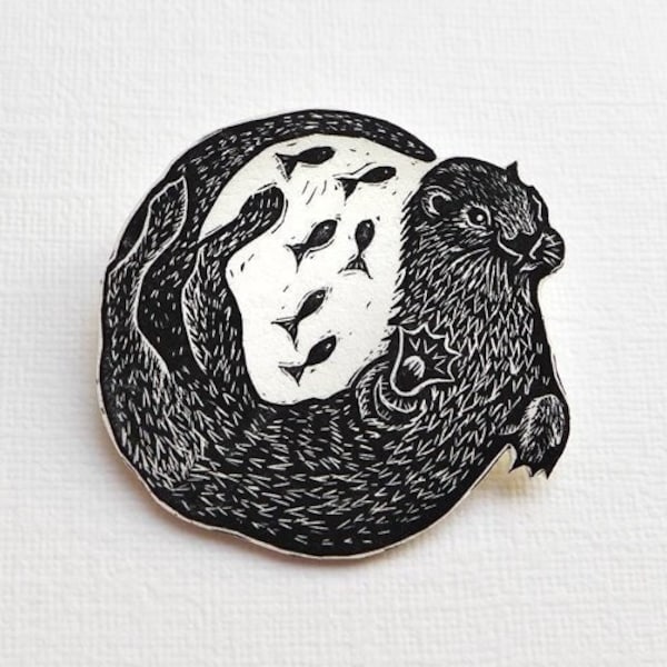Otter Brooch, otter pin badge, swimming otter badge, handmade in the UK