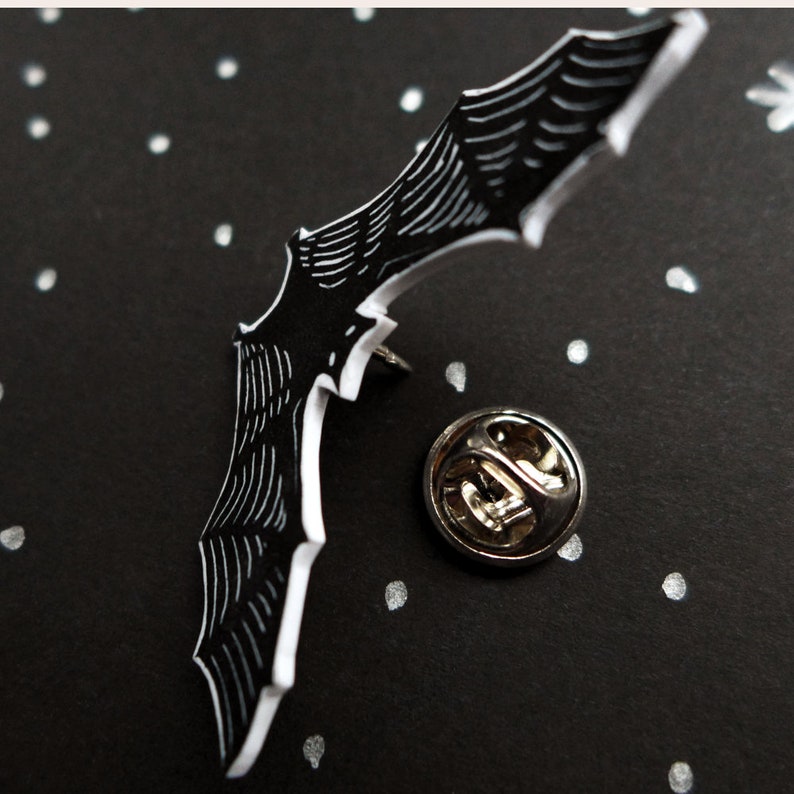 British Artisan Signed Pewter Flying Bat Brooch Pin - Vampire Halloween Gothic