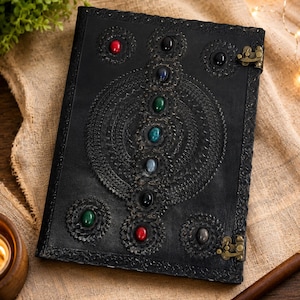 Personalisiertes Chakra-Lederjournal: Handgefertigtes Notizbuch mit geprägtem Mandala-Muster, Vintage-Reisetagebuch aus Leder