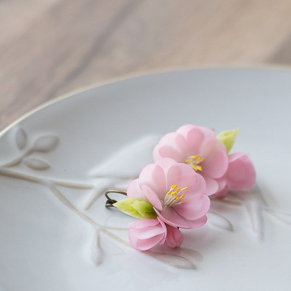 Pendientes delicados de la flor - joyería nupcial floral sakura rosa cereza botánica primavera escultura escultura escultórica japonesa
