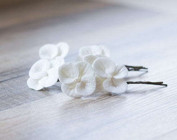white flower bobby pins