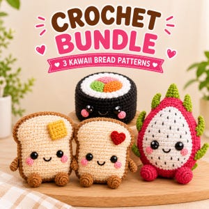 Peut inclure: Un ensemble au crochet comprenant trois modèles de pain kawaii. Les articles incluent deux tranches de pain beige avec des visages souriants, l'une avec un carré de beurre jaune et l'autre avec un cœur rouge, et un maki noir souriant.