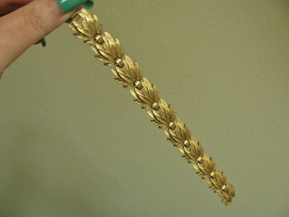 Vintage Crown Trifari Gold Leaf Bracelet - image 3