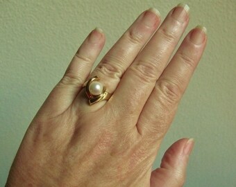 Vintage Modernist Pearl 14k Gold Ring, 6.1 Grams, Size 6.5