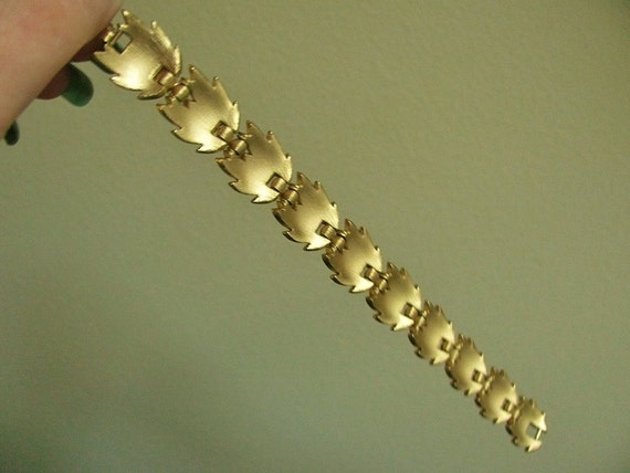 Vintage Crown Trifari Gold Leaf Bracelet - image 4