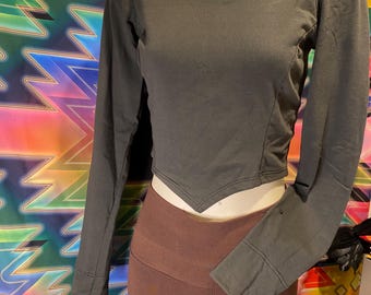 Pointed Lotus long sleeve crop top