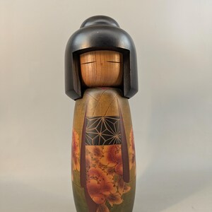 Vintage Japanese Wooden Kokeshi Style Doll 28 cm, Painted Floral Wood Figure, Marked Base image 2