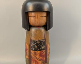 Vintage japanische Kokeshi-Holzpuppe, 28 cm, bemalte Holzfigur mit Blumenmuster, Sockel mit Markierung