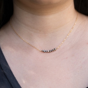 Collana di perle delicate, collana di piccole perle a barretta, collana con ciondolo di perle vere, collana di perle di pavone, collana di perle grigie, girocollo di perle di riso