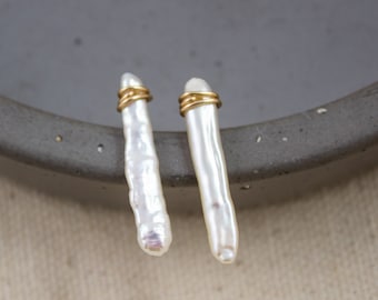 Orecchini a bottone con perle Keshi bianche, orecchini a bastoncino con perle, orecchini a bottone con perle vere, orecchini a bottone con perle lunghe, orecchini a bottone con perle d'acqua dolce vere