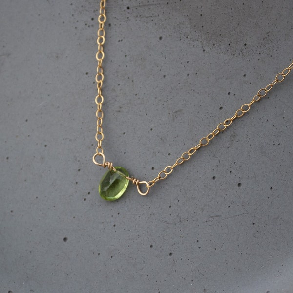 Delicate Peridot Necklace, August Birthstone Necklace, Minimalist Gold Filled Necklace, Gemstone Crystal Choker Necklace, Peridot Pendant