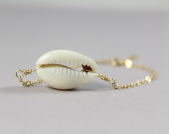 Cowrie shell bracelet, White shell bracelet,  Nautical bracelet, cowry shell bracelet, sea shell jewelry, cowrie shell jewelry gold bracelet