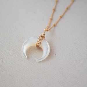 Crescent Moon Necklace, Double Horn Necklace, White Mother of Pearl Moon Necklace, Layering Necklace, Crescent Moon Pendant, Dainty Necklace