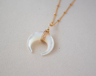 Crescent Moon Necklace, Double Horn Necklace, White Mother of Pearl Moon Necklace, Layering Necklace, Crescent Moon Pendant, Dainty Necklace