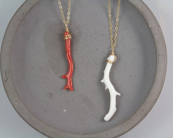 Zierliche natürliche Korallen Zweig Halskette, Rote Koralle Halskette für Frauen, Weiße Koralle, Halskette Rote Koralle Anhänger Gold Fill, Sterling Silber