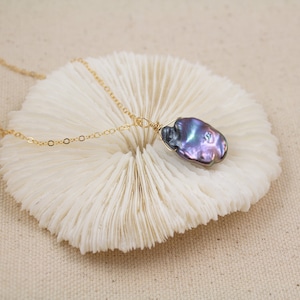 Peacock Keishi Pearl Necklace, Chunky Coin Drop Necklace, Real Pearl Necklace, Cornflake Pearl Necklace, Dainty Keshi Pearl Pendant, Flat