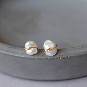 Dainty Pearl Stud Earrings, Dainty Real Pearl Earrings Gold Filled, White Keshi Pearl Earrings, Tiny Pearl Stud Earrings, Tiny Stud Earrings