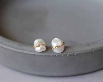 Dainty Pearl Stud Earrings, Dainty Real Pearl Earrings Gold Filled, White Keshi Pearl Earrings, Tiny Pearl Stud Earrings, Tiny Stud Earrings