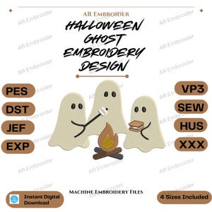Op de afbeelding: Een borduurontwerp met drie beige geesten die rond een kampvuur zitten. Eén geest houdt een marshmallow aan een stokje vast, terwijl een andere een s'more vasthoudt. De tekst luidt HALLOWEEN GHOST EMBROIDERY DESIGN en MACHINE EMBROIDERY FILES, met de bestandsformaten PES, DST, JEF, EXP, VP3, SEW, HUS en XXX.