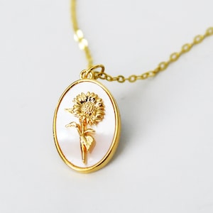 Poppy August Birth Flower Pearl Necklace, Mom Necklace, Layering Necklace, Push Present