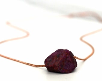 Collar de rubí en bruto, piedra natural, piedra de nacimiento de julio, collar para combinar con otros collares.