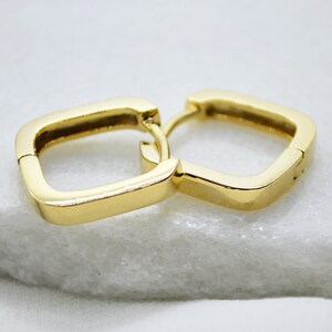 Chic Gold Square Hoop Earrings: Easy One-Touch Design, Ideal for Gifting, Perfect for Minimalist Styles