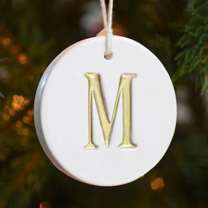 Adorno navideño con letra hecha a mano, adorno con inicial, adorno personalizado, regalo de Navidad para amigos, adorno familiar