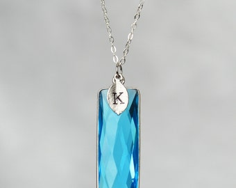 Colar com topázio azul, pedra do mês de dezembro, em prata de lei ou ouro 18K, com inicial, presente para madrinha ou mãe.