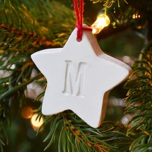 Enfeite de estrela, enfeite de Natal com inicial de estrela pequena, enfeite de letra - enfeite personalizado, presente de Natal, etiqueta de presente de Natal