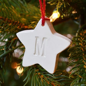 Adorno de estrella, adorno navideño con inicial de estrella pequeña, adorno de letra - Adorno personalizado, adorno para calcetines, etiqueta de regalo navideña